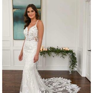Elegant White Lace Wedding Dress and Veil
